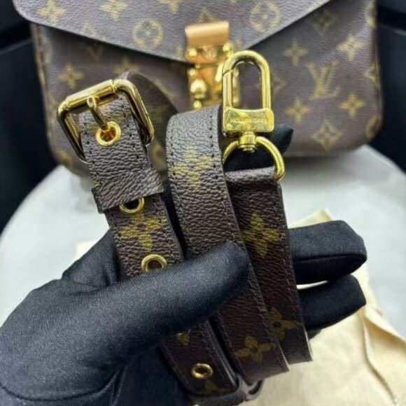 LOUIS VUITTON bag - Picture 6 of 7